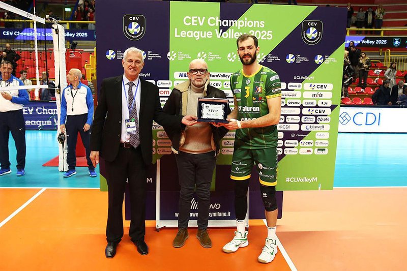 925/russel mvp.jpg Image